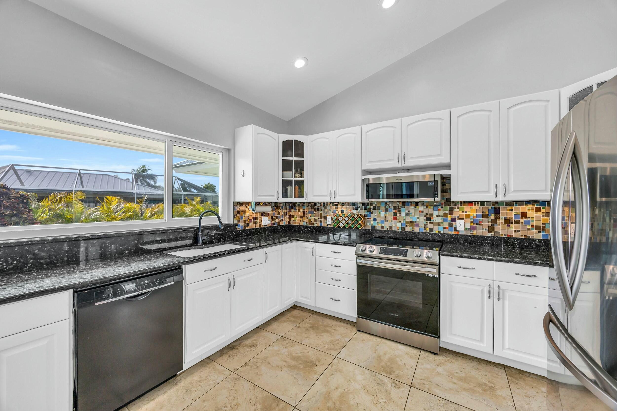 11 Hemlock Lane Tequesta, FL 33469 - Photo 6 of 27 Kitchen