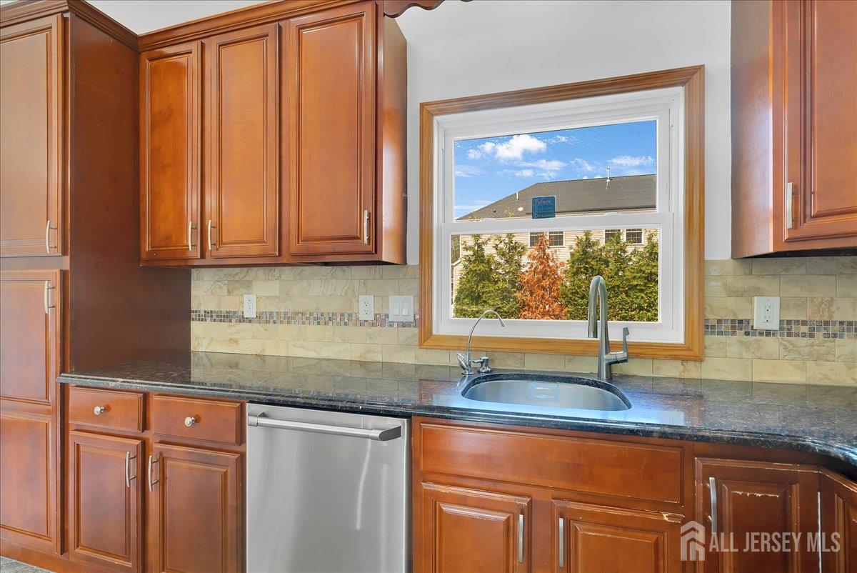 95 Calvert Avenue West Edison, NJ 08820 - Photo 14 of 55