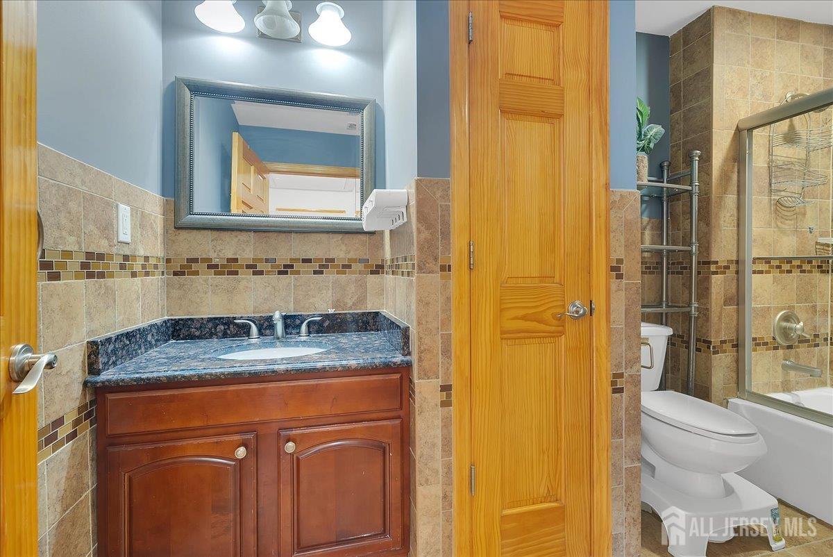 95 Calvert Avenue West Edison, NJ 08820 - Photo 27 of 55