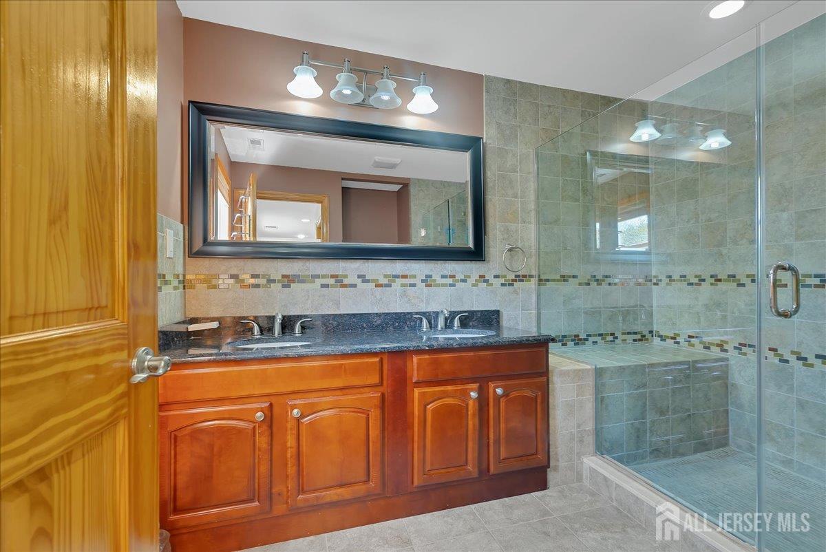 95 Calvert Avenue West Edison, NJ 08820 - Photo 33 of 55