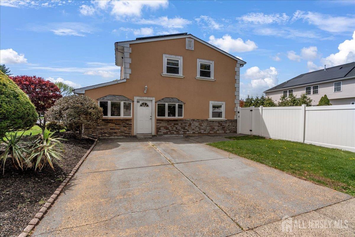 95 Calvert Avenue West Edison, NJ 08820 - Photo 4 of 55