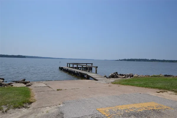 a view of a yard with of trees