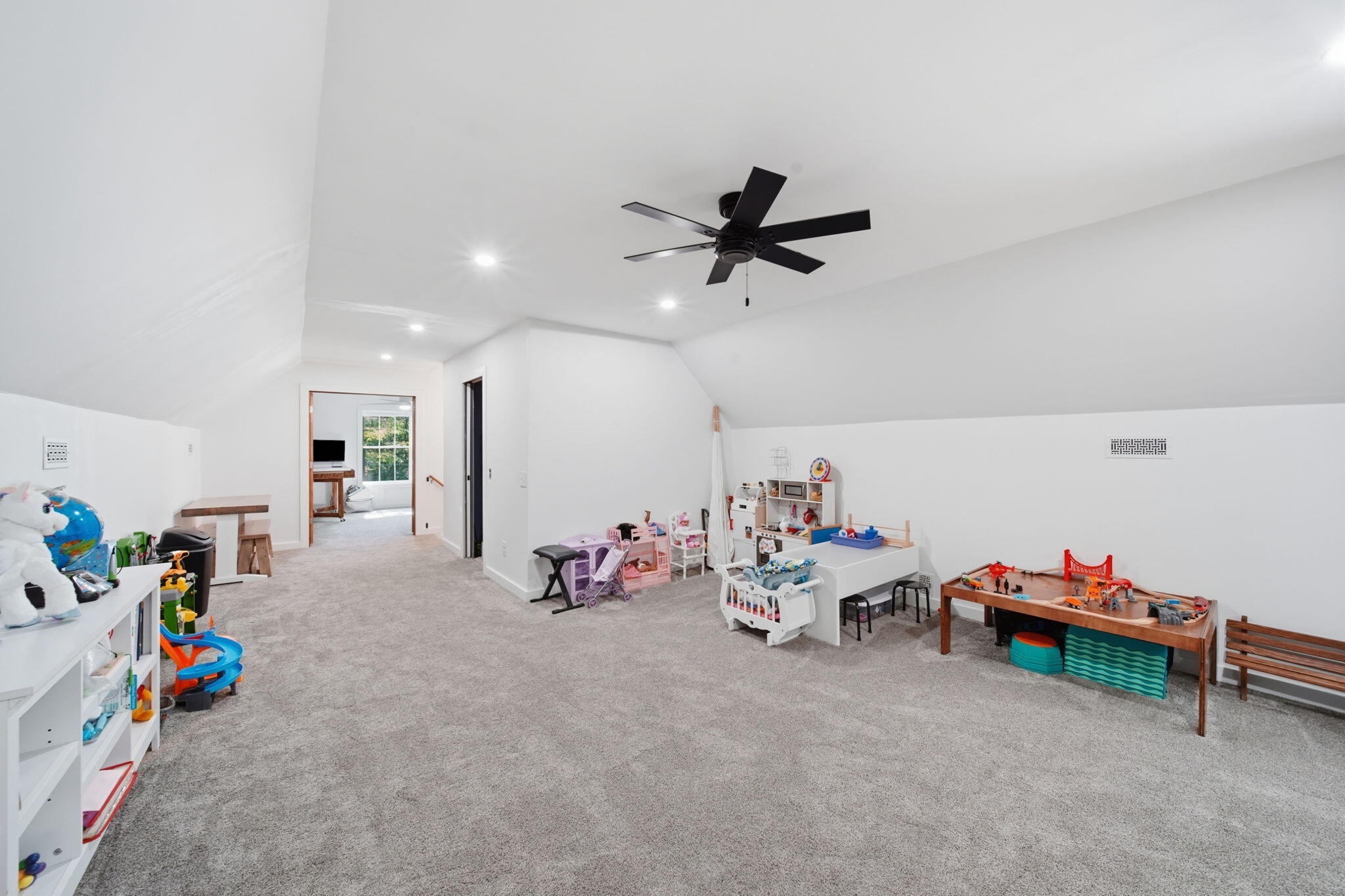 4909 Slayton Road Jackson, MI 49201 - Photo 26 of 41 familyroom a