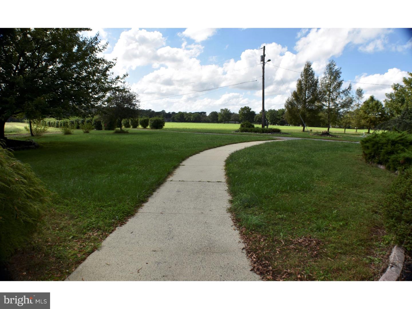 321 Lincoln Road Pilesgrove, NJ 08098 - Photo 11 of 43 Front Yard