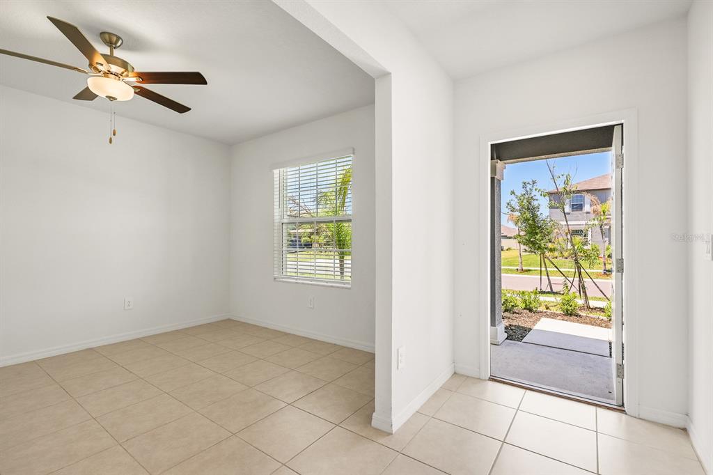 2881 Silver Scallop Loop Wimauma, FL 33598 - Photo 4 of 40