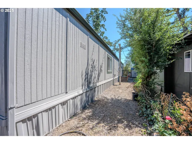 a picture of city view