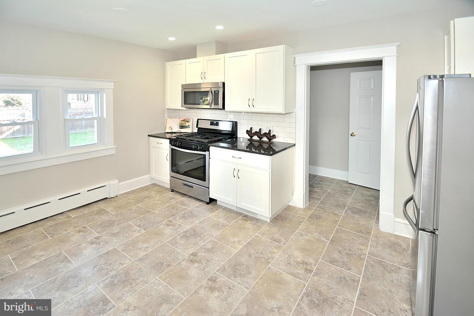 205 Russell Road Alexandria, VA 22301 - Photo 12 of 28 Kitchen