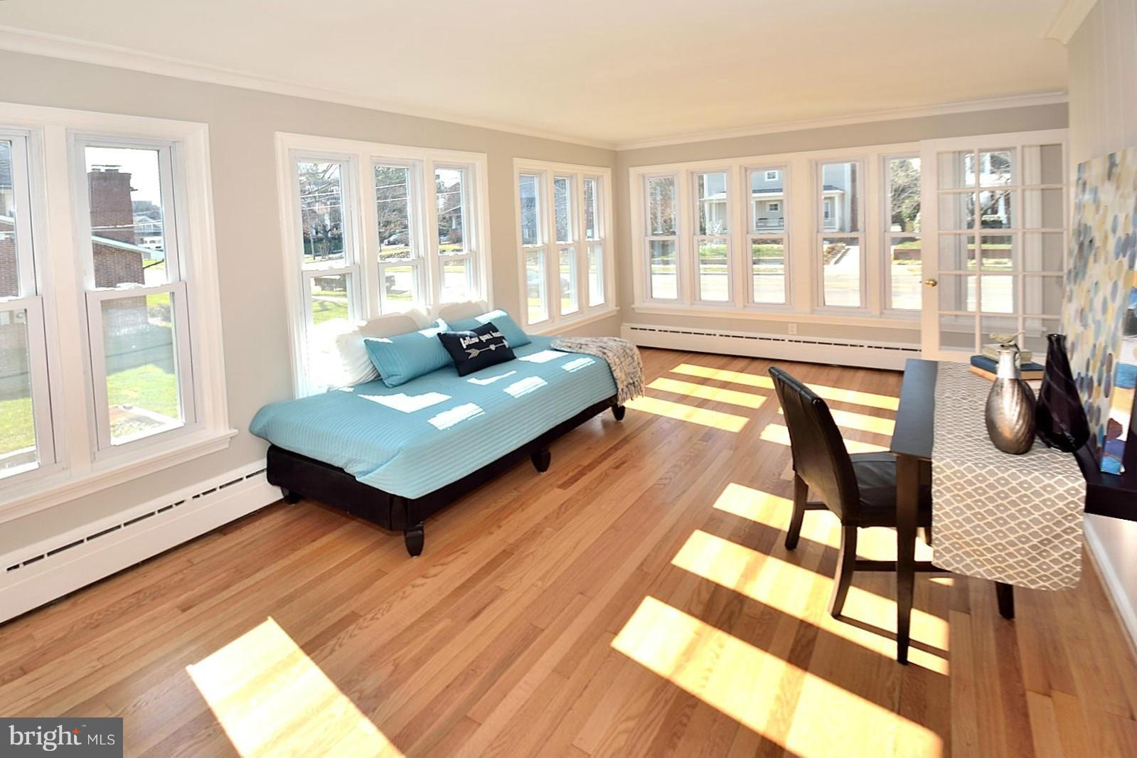 205 Russell Road Alexandria, VA 22301 - Photo 13 of 28 Bedroom (Master) / Sun room