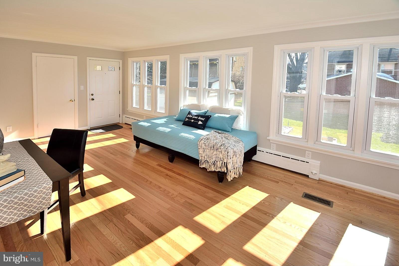 205 Russell Road Alexandria, VA 22301 - Photo 14 of 28 Bedroom (Master) / Sun room