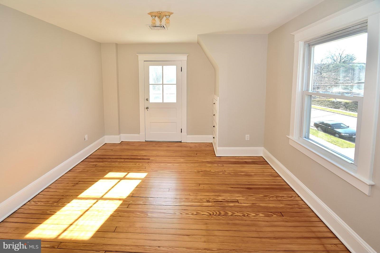 205 Russell Road Alexandria, VA 22301 - Photo 20 of 28 Bedroom #3