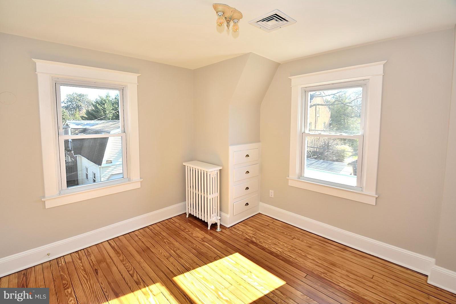 205 Russell Road Alexandria, VA 22301 - Photo 21 of 28 Bedroom #4
