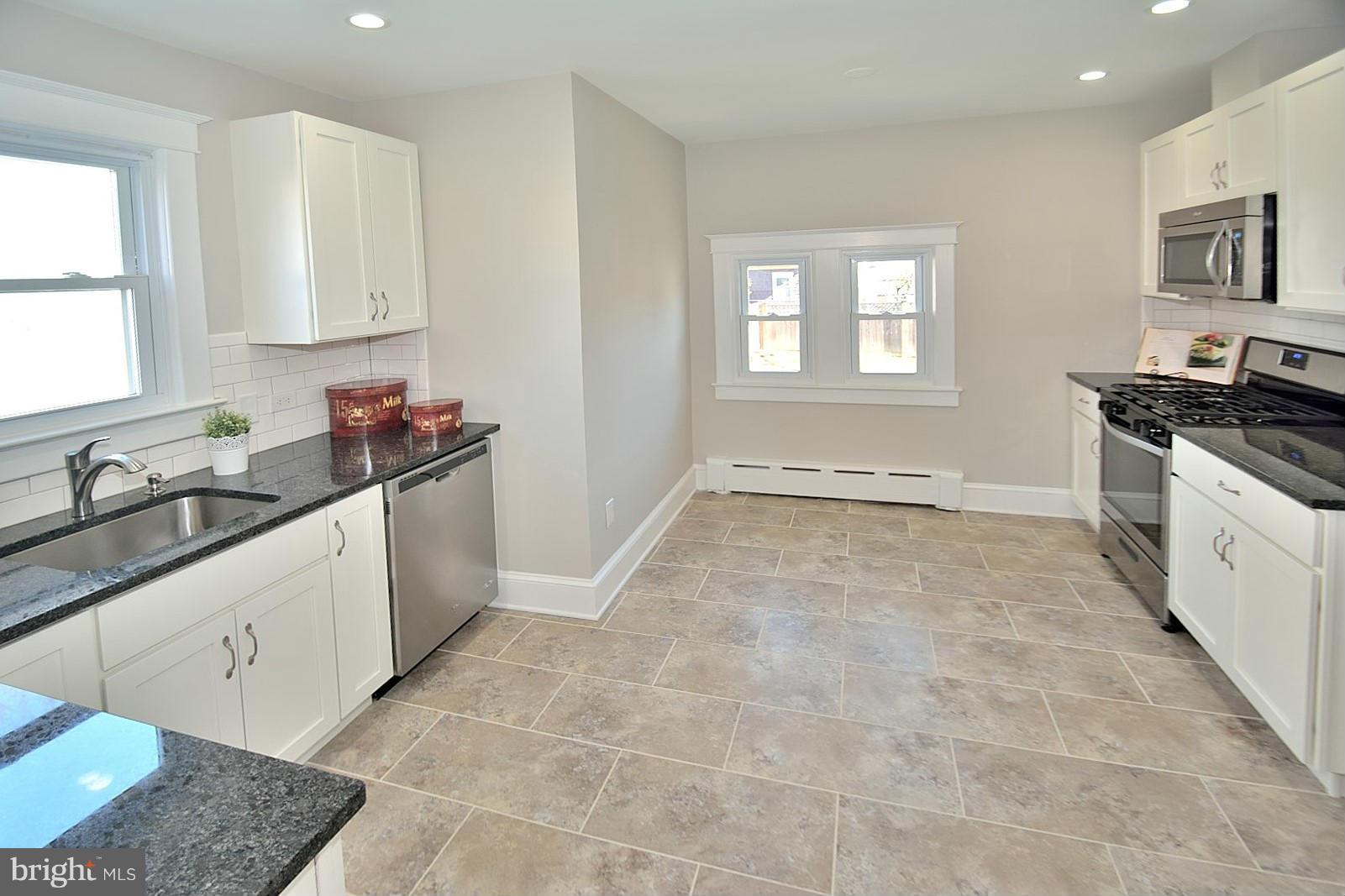 205 Russell Road Alexandria, VA 22301 - Photo 9 of 28 Kitchen