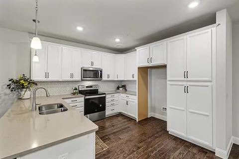 $424,900 | 1735 Wittington Place, Unit 3402, Farmers Branch, TX 75234