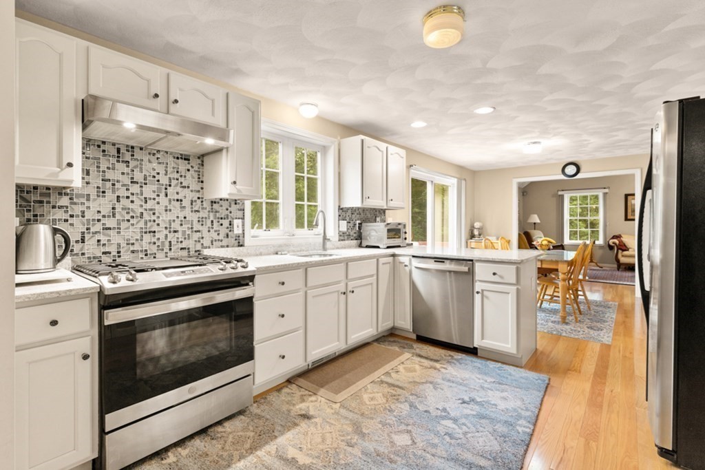 359 Concord Road Billerica, MA 01821 - Photo 6 of 35