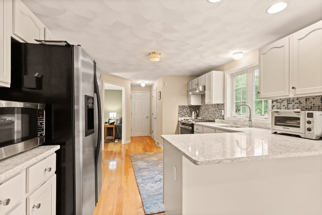 359 Concord Road Billerica, MA 01821 - Photo 7 of 35