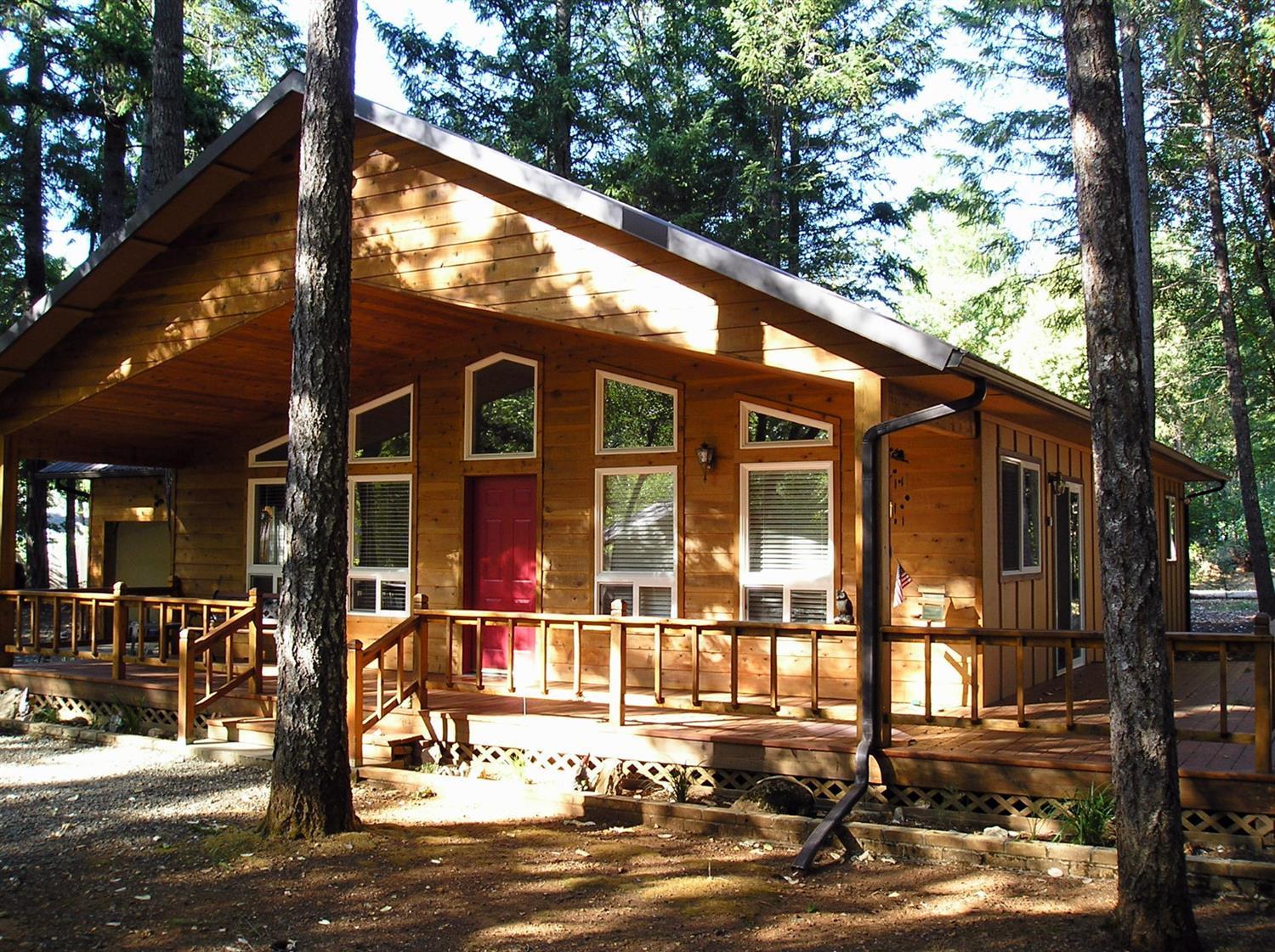 435 South Old Stage Road Cave Junction, OR 97523 - Photo 2 of 22 Closer view of front of home.