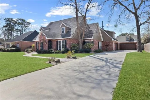 $649,000 | 423 River Oaks Drive, Covington, LA 70433