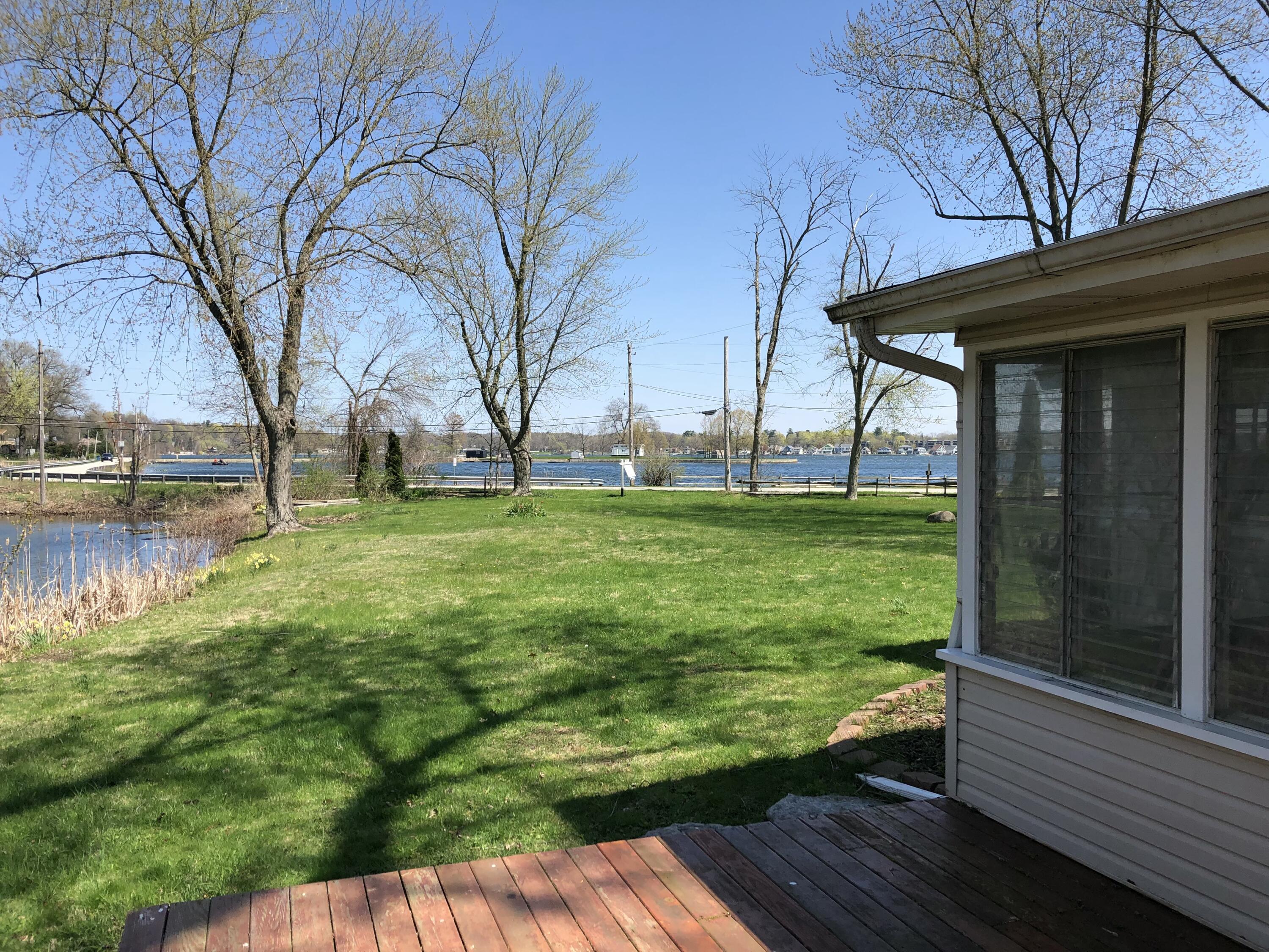 292 Grayson Road La Porte, IN 46350 - Photo 3 of 27 3000x2250