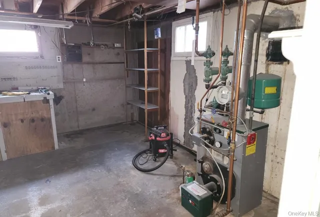 $669,000 | 206 North Kentucky Avenue, Massapequa, NY 11758