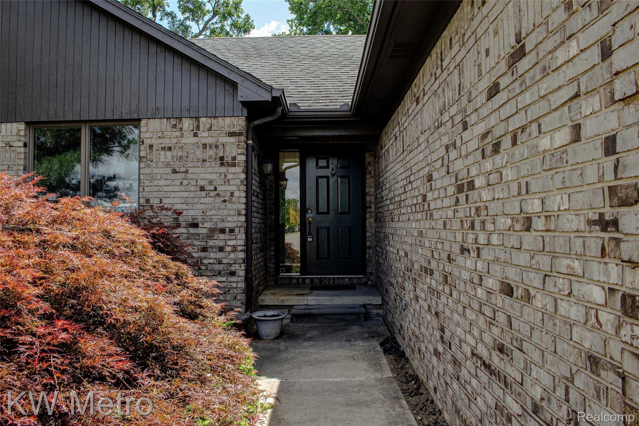 6192 Inkster Road Dearborn Heights, MI 48127 - Photo 11 of 34 IMG_2106.jpg