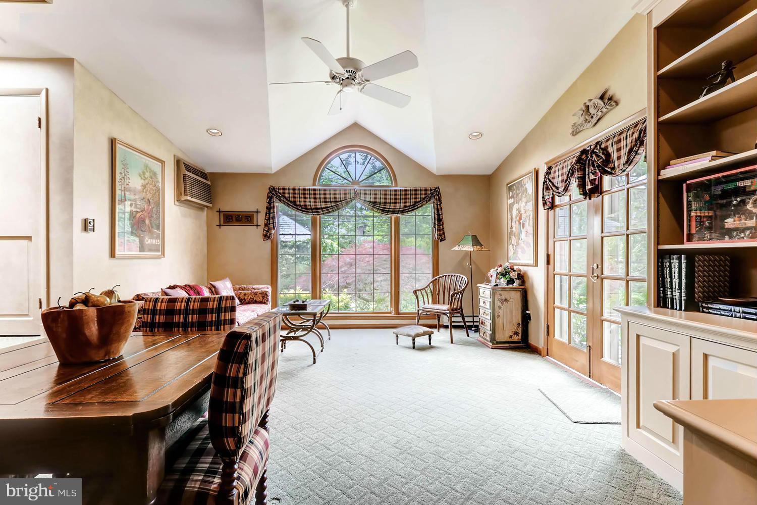 2210 South Road Baltimore, MD 21209 - Photo 22 of 27 Family Room