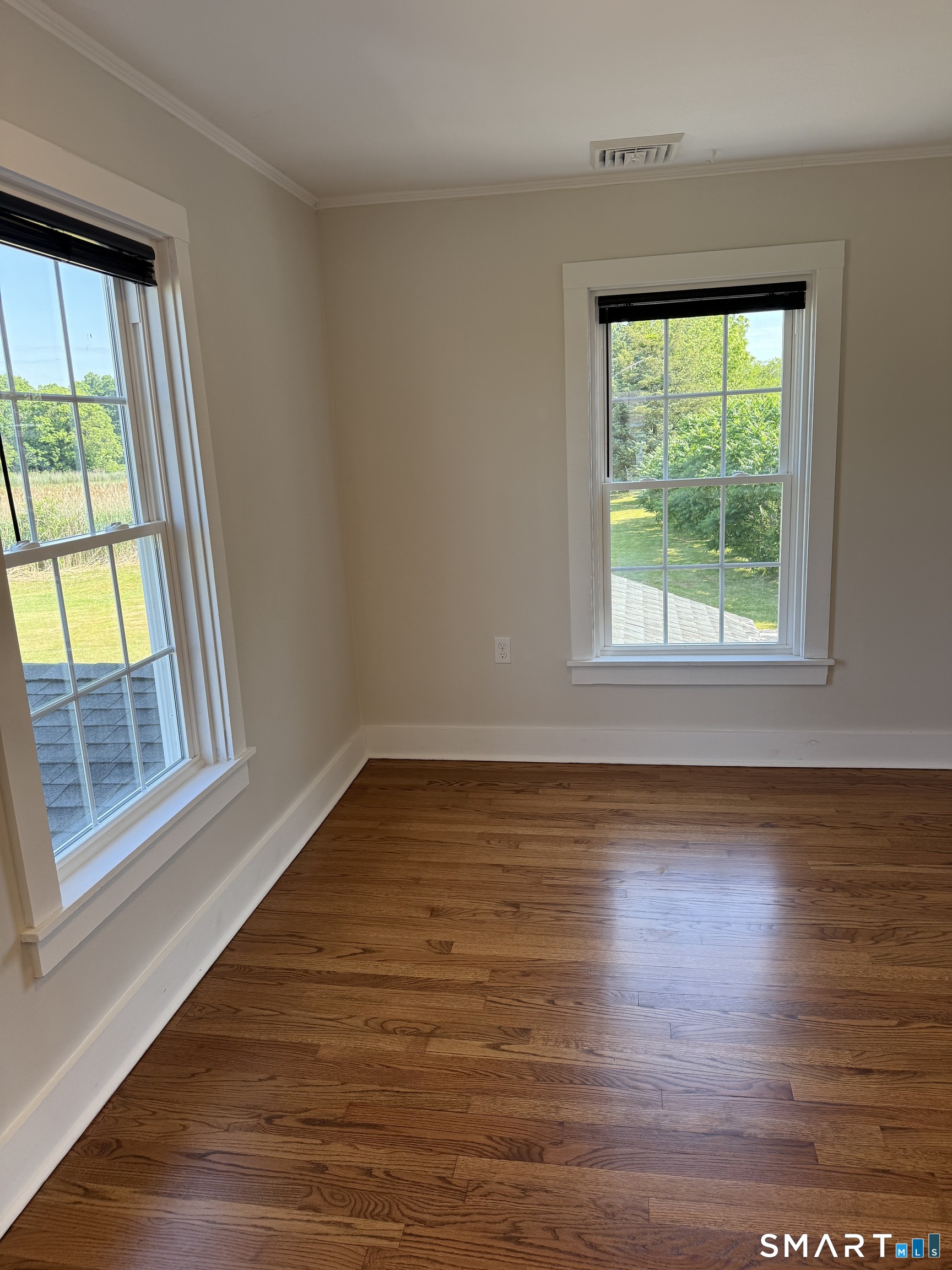 43 Boston Post Road Madison, CT 06443 - Photo 14 of 18 Living room