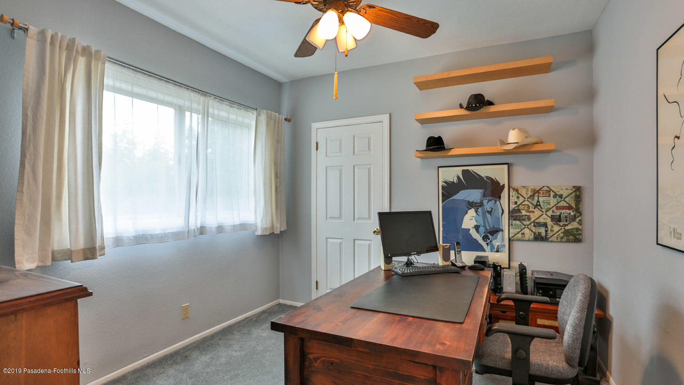 2556 Tanoble Drive Altadena, CA 91001 - Photo 15 of 44 a room with furniture and musical instruments