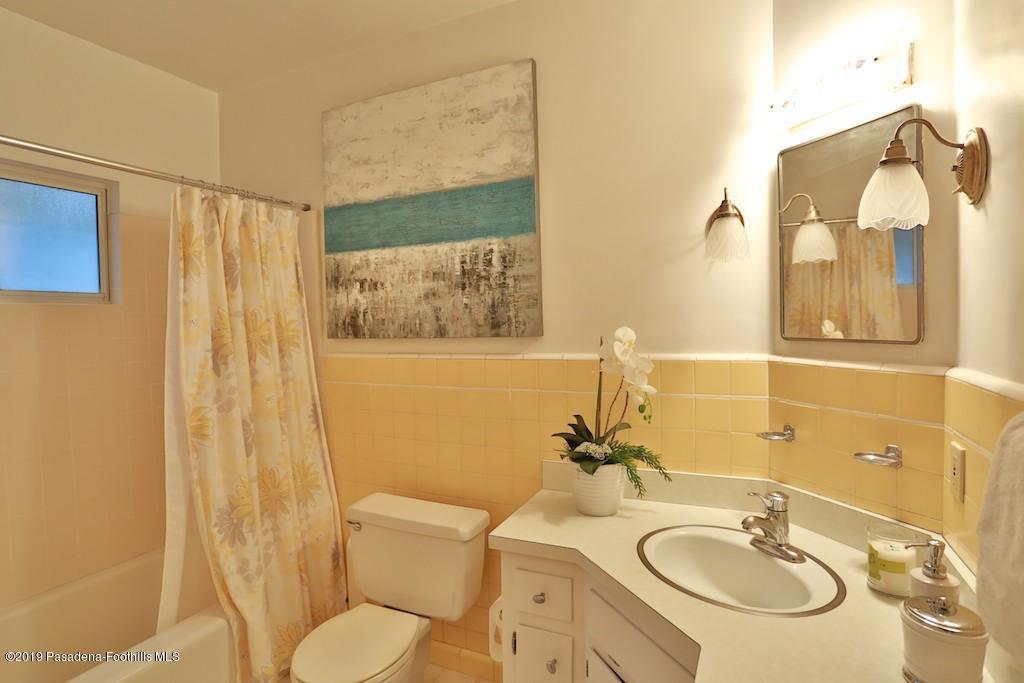 2556 Tanoble Drive Altadena, CA 91001 - Photo 27 of 44 a bathroom with a sink toilet and shower