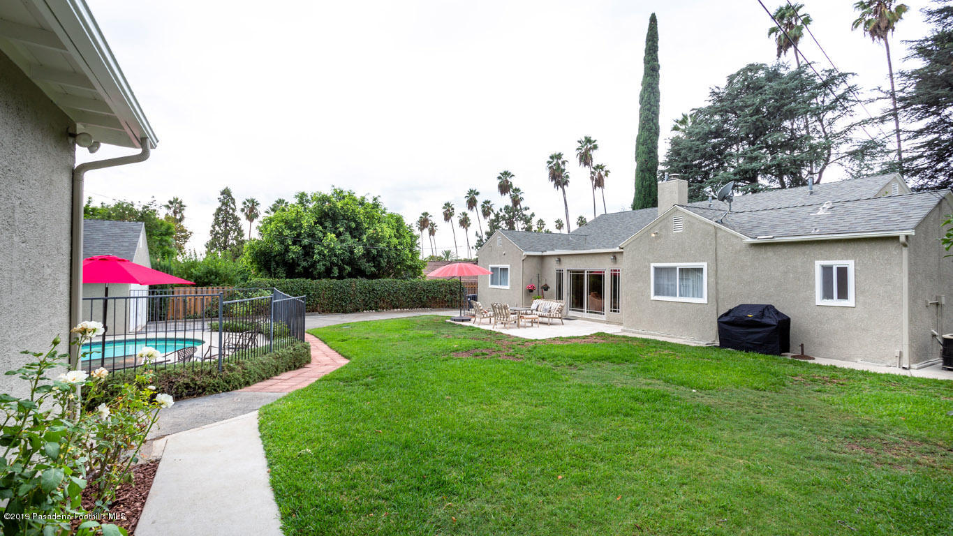 2556 Tanoble Drive Altadena, CA 91001 - Photo 38 of 44 a front view of house with outdoor seating and green space