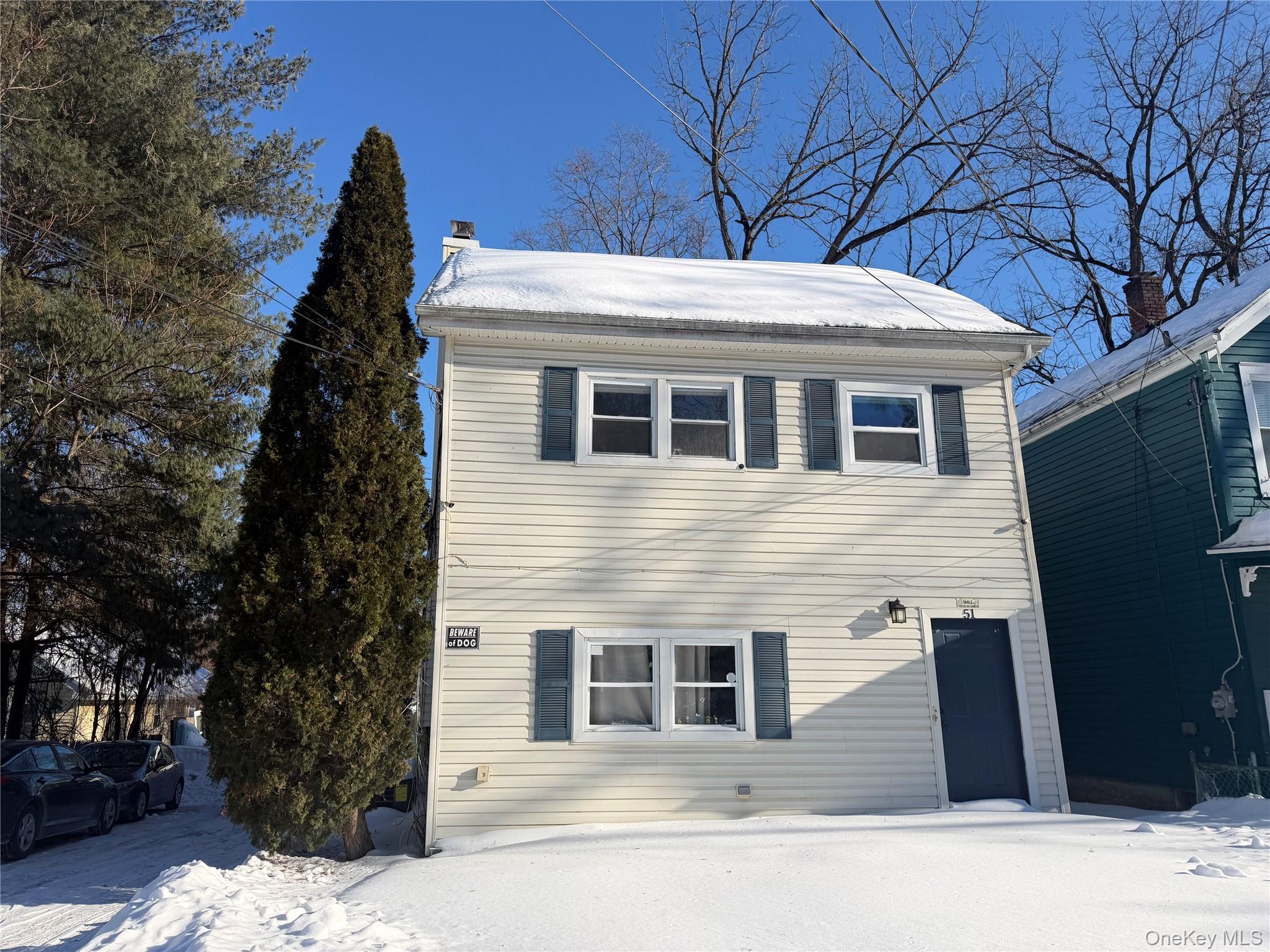 Colonial Multi family house 1st floor apartment