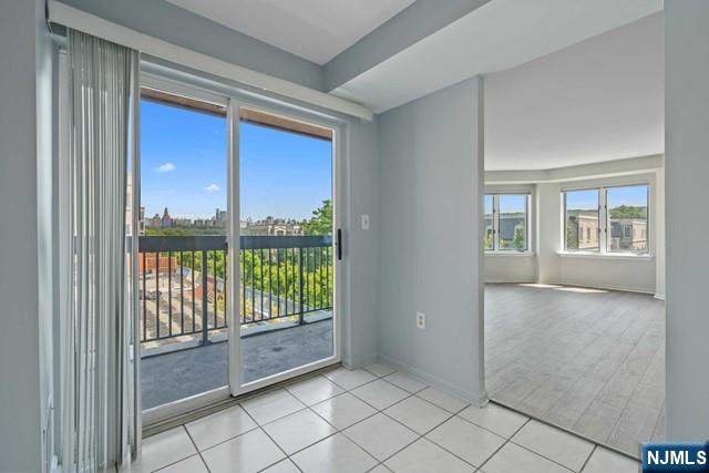 405 Williams Court, Unit 405 Edgewater, NJ 07020 - Photo 9 of 27