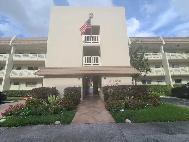 $1,800 | 6850 Royal Palm Boulevard, Unit G 208, Margate, FL 33063