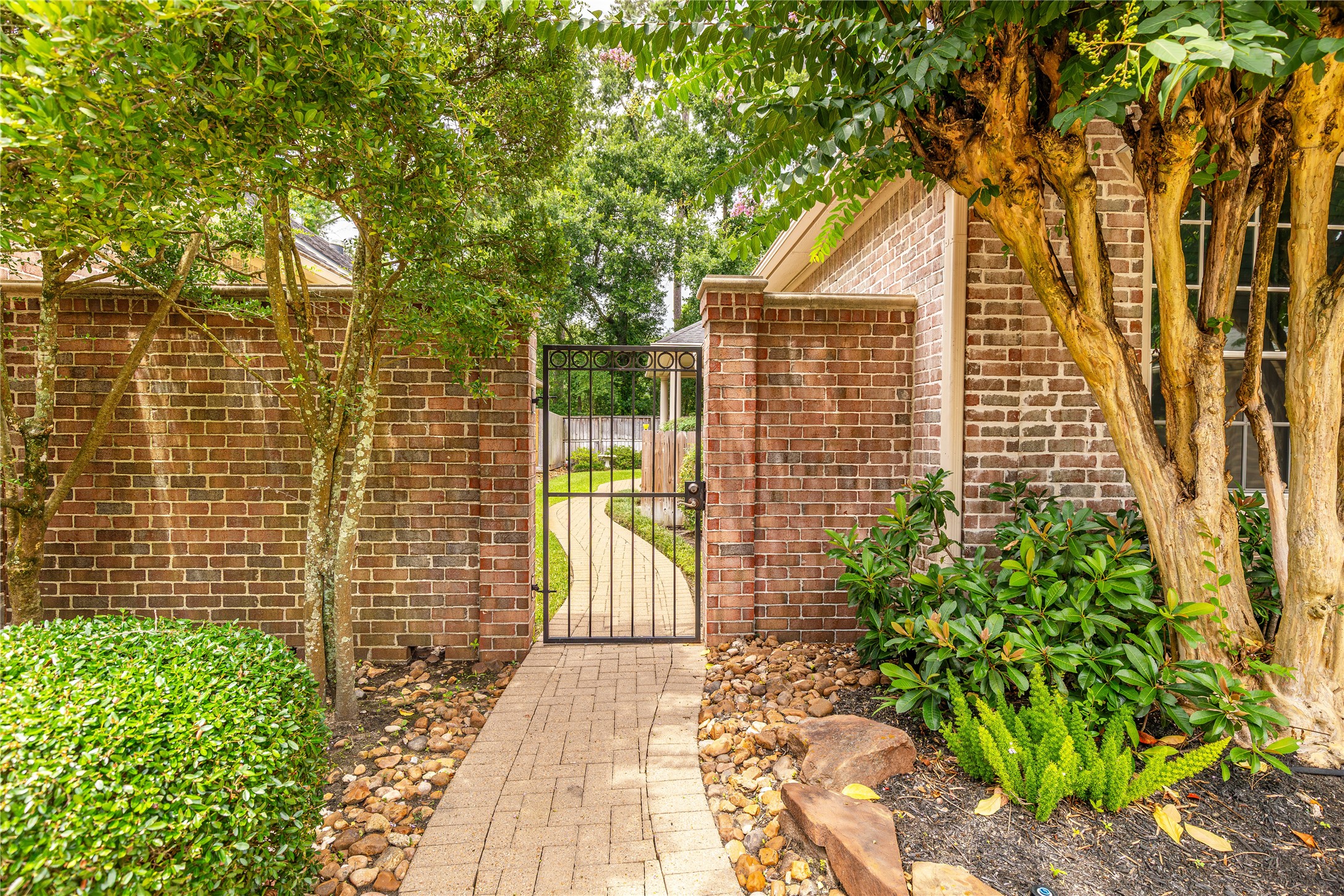 19 Palmer Green Place Spring, TX 77381 - Photo 4 of 30 Side yard and gate