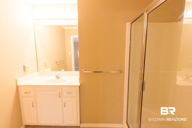 809 Henckley Avenue Mobile, AL 36609 - Photo 19 of 39 Separate Shower
