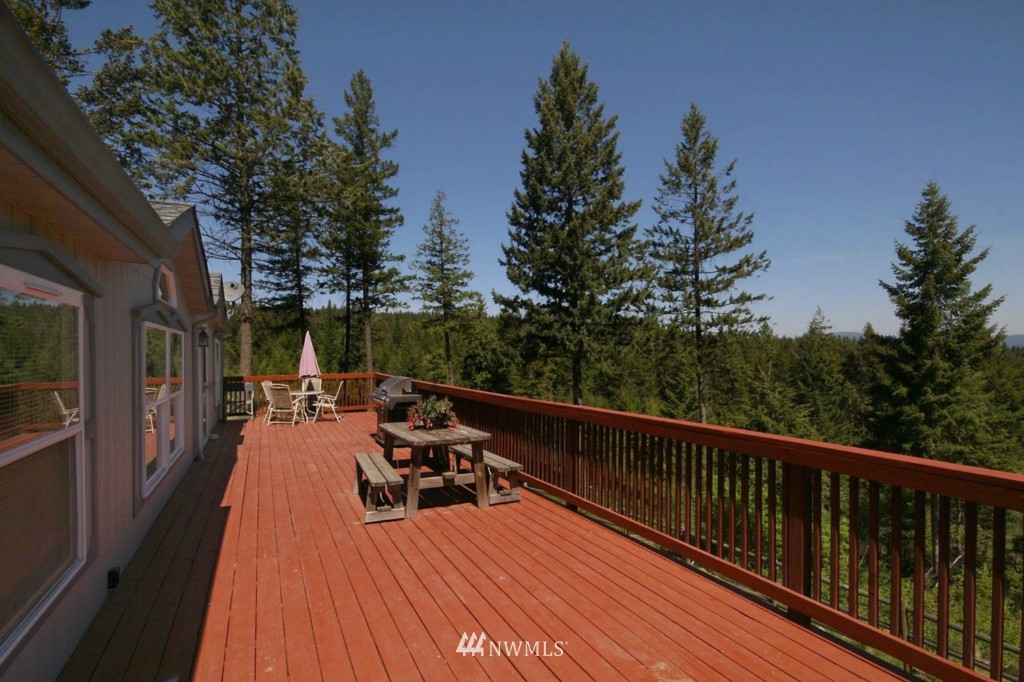 9616 East Ruff Lane Chattaroy, WA 99003 - Photo 1 of 15 Gallery Image 1