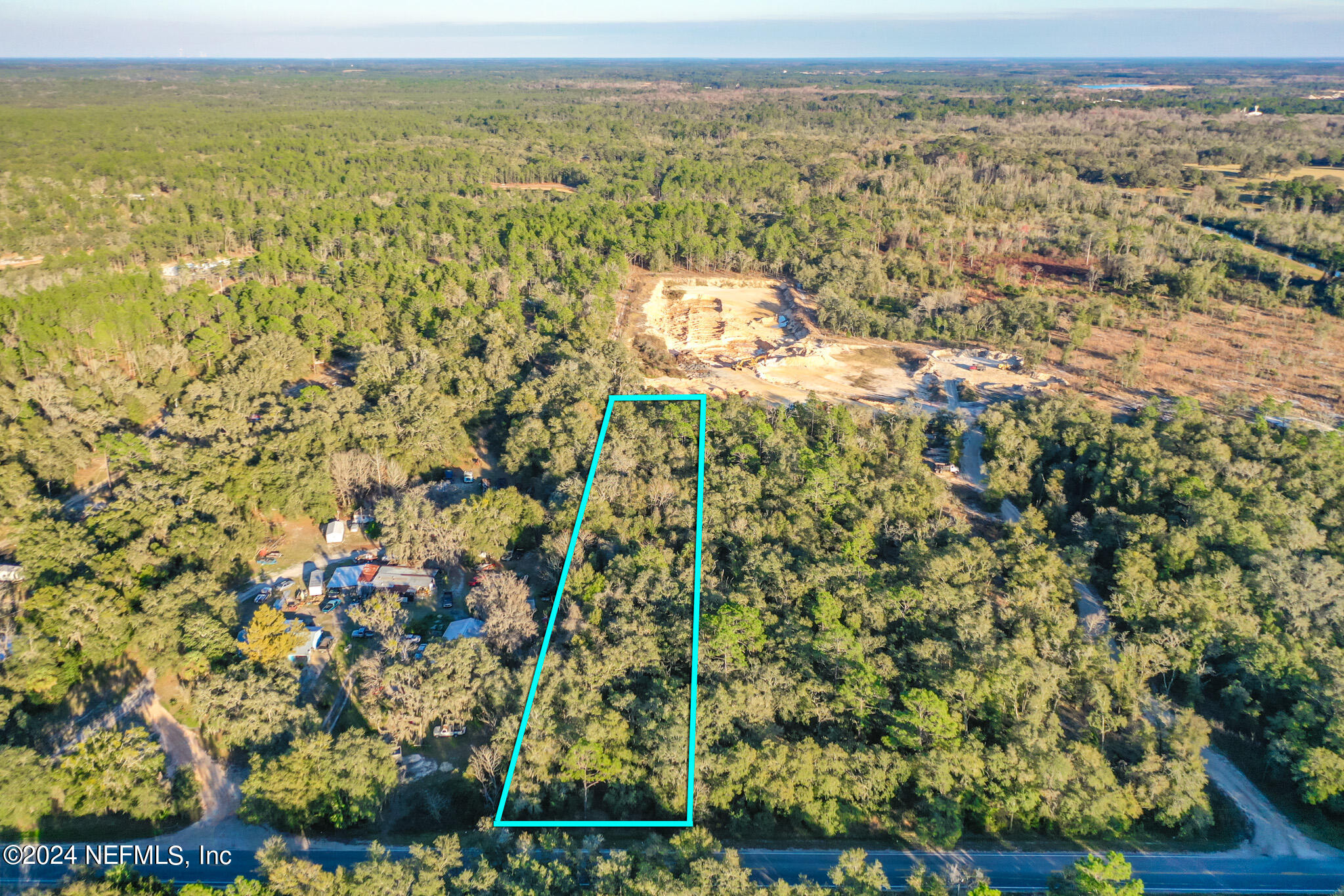 200 County Road 21 Hawthorne, FL 32640 - Photo 4 of 7 view of city and mountain