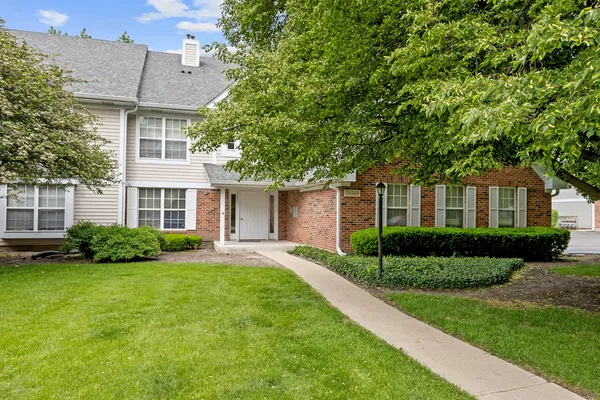 $2,800 | 5-s560 Paxton Drive, Unit 2H, Naperville, IL 60563