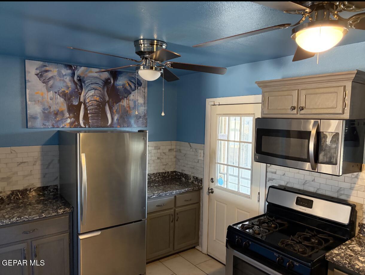 144 South Little Flower Road El Paso, TX 79915 - Photo 4 of 23 Little Flower K Stove