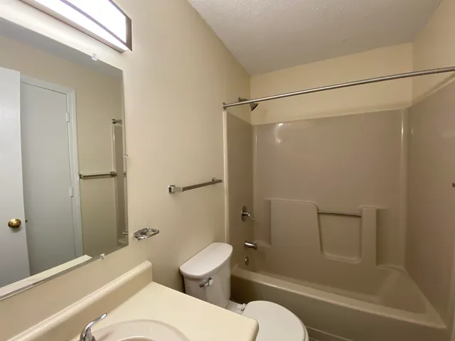 $1,831 | 119 Eastern Avenue, Unit 301, Manchester, NH 03104