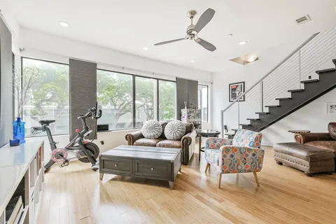 $599,900 | 406 Pacific Street, Houston, TX 77006
