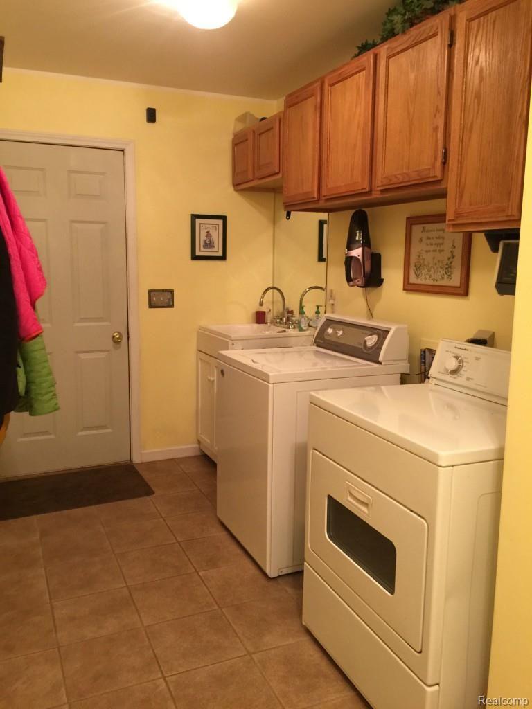 3122 County Farm Road Howell, MI 48843 - Photo 18 of 23 Laundry room, entry level with utility sink