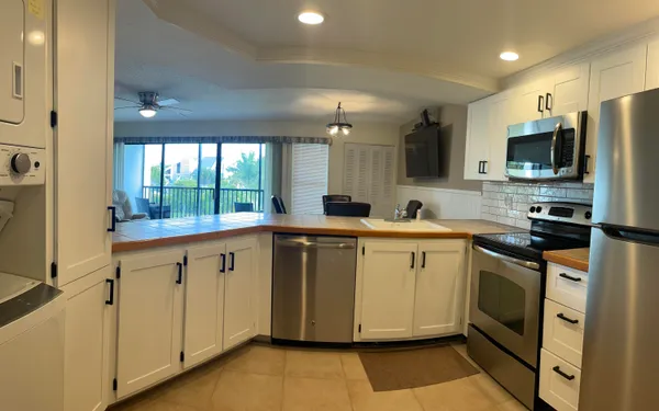 $2,000 | 1605 Highway 1, Unit 201V2, Jupiter, FL 33477