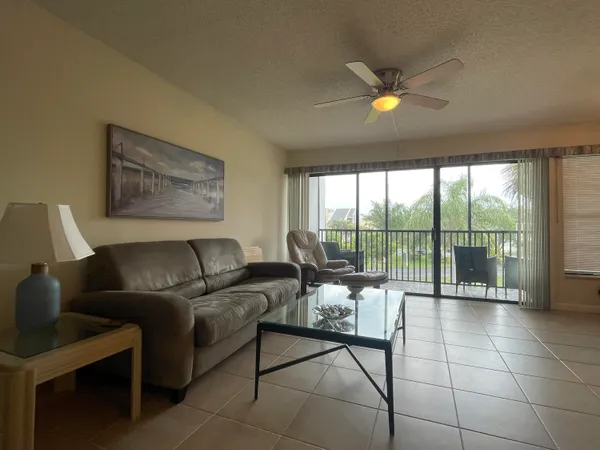 $2,000 | 1605 Highway 1, Unit 201V2, Jupiter, FL 33477