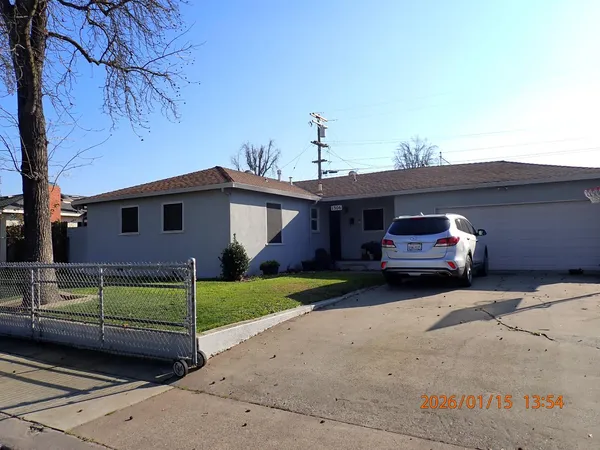 a view of a house with a back yard