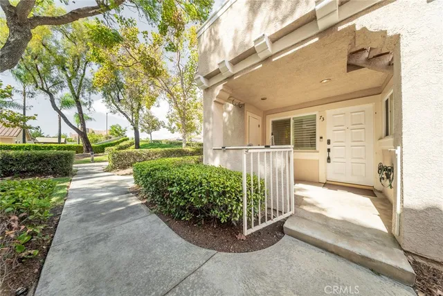 a view of a back yard of the house