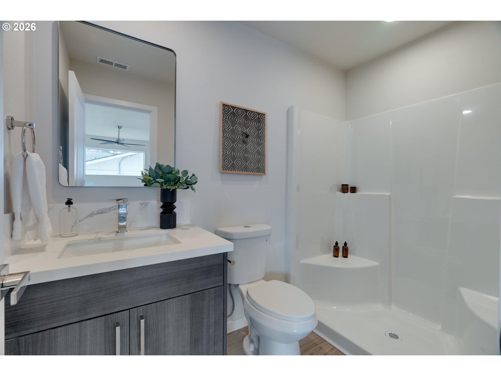 28683 Southwest Canyon Creek Road Wilsonville, OR 97070 - Photo 16 of 37 Bathroom