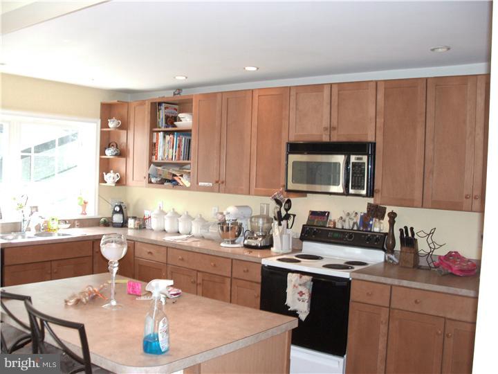 102 Hillside Circle Villanova, PA 19085 - Photo 7 of 8 Kitchen