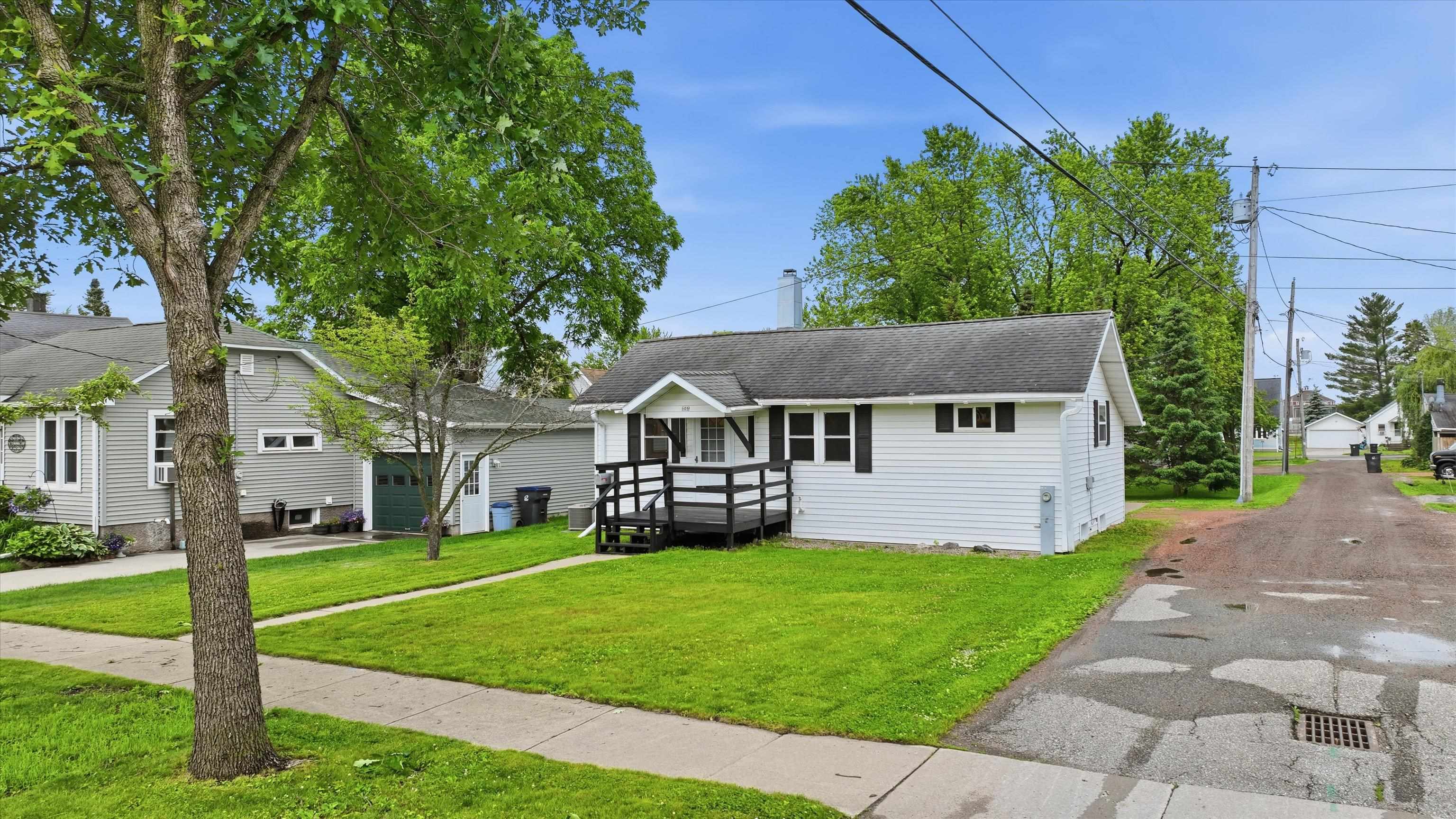 608 East 9th Street Marshfield, WI 54449 - Photo 2 of 25