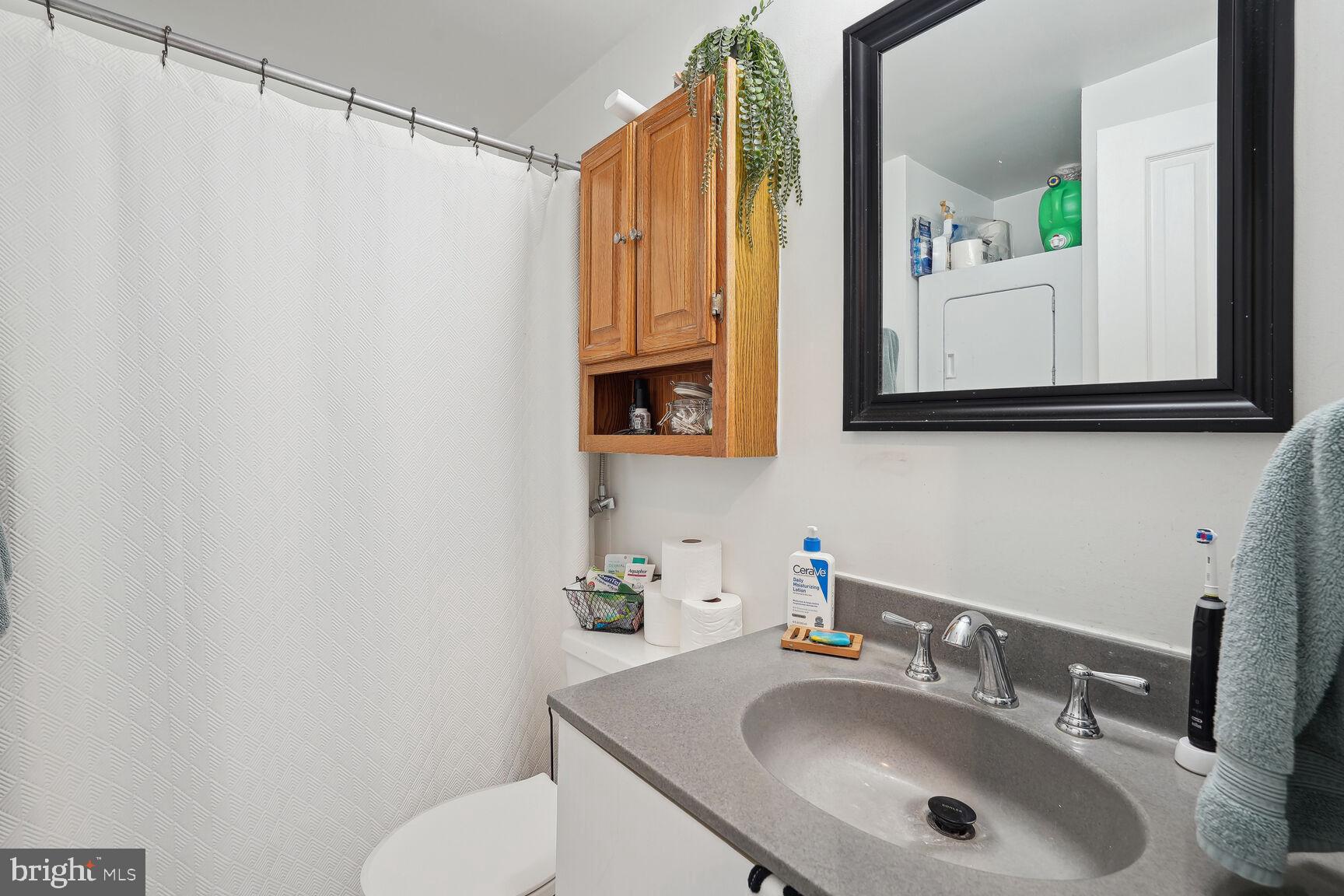 1736 18th Street Northwest, Unit T2 Washington, DC 20009 - Photo 12 of 15 Bath