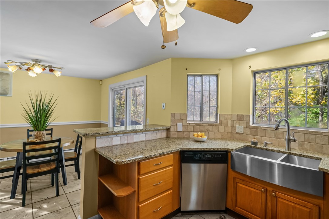 15 Nipmuc Trail, Unit A North Providence, RI 02904 - Photo 6 of 28 Kitchen and dining area